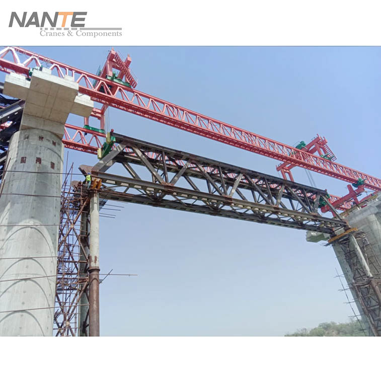 The launching crane has become an indispensable and important piece of equipment.