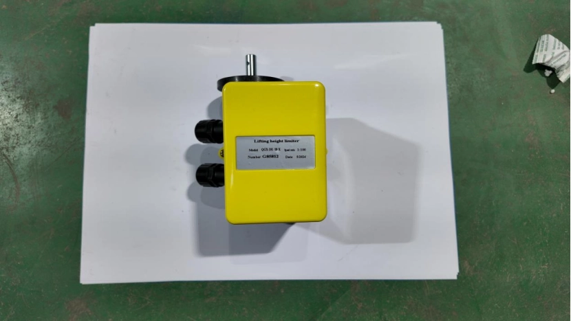 thumbnail image 2 of Limit Switch – Height/Limit – Aluminized Steel – AC Current – Screw Termination – Yellow 2 of 6