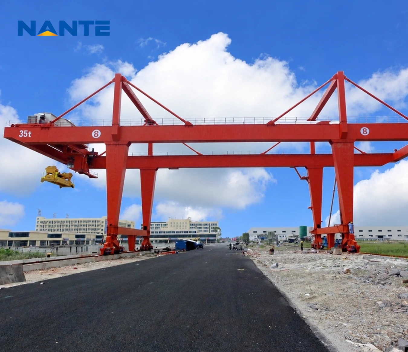 Full gantry crane traveling on two ground-supported legs