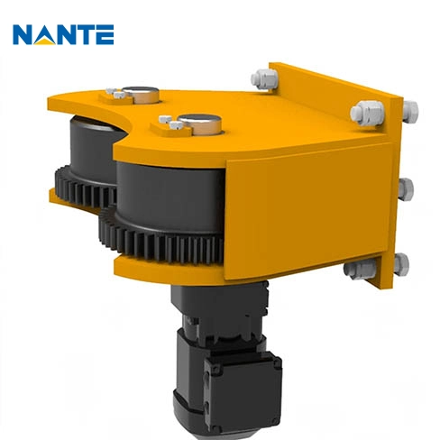 Slewing mechanism of an industrial jib crane